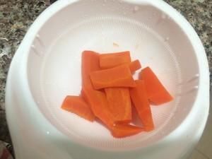 宝宝辅食:胡萝卜枣香粒粒面的做法,适合7个月