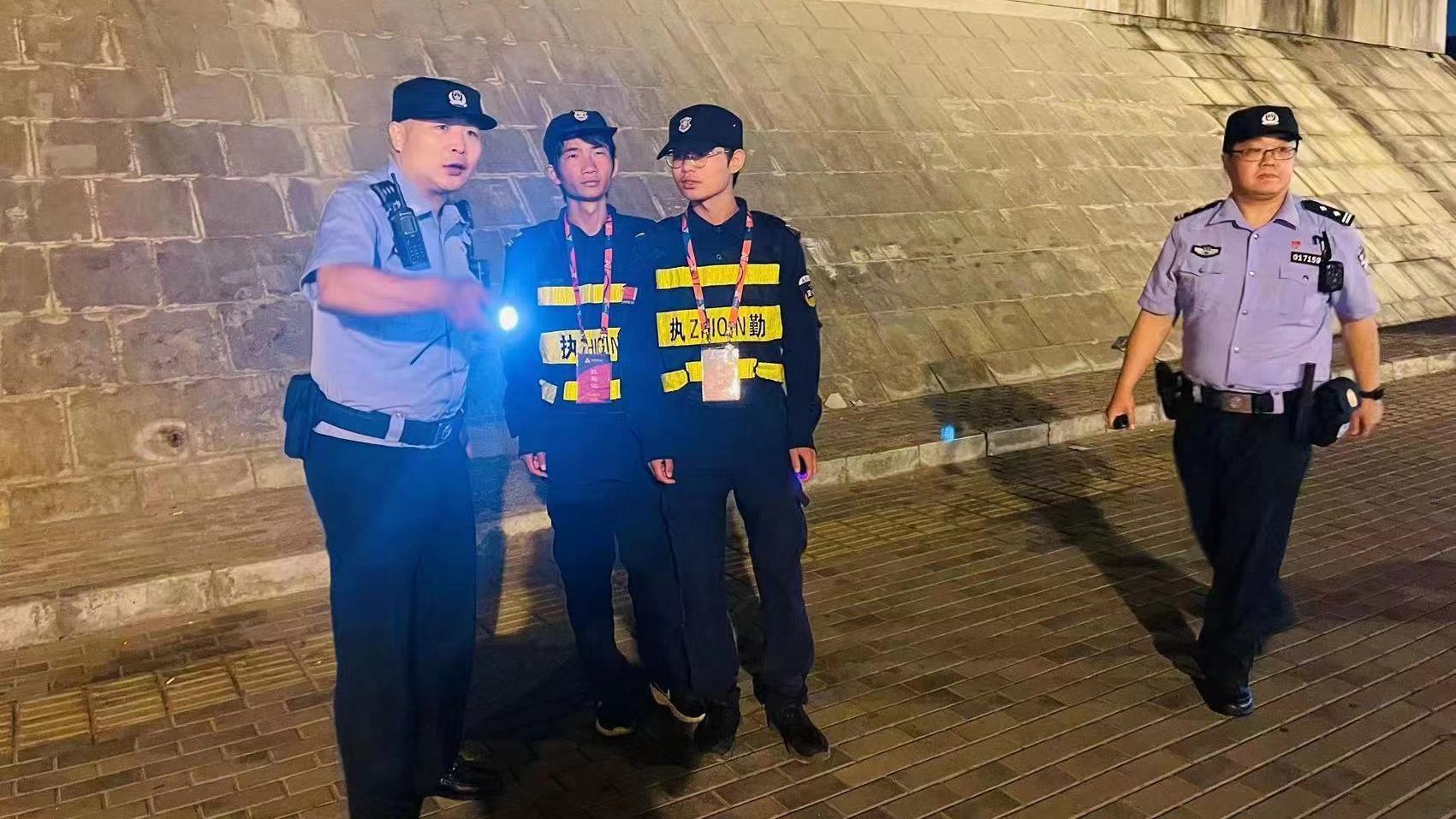 他们让群众感到安全触手可及、就在身边