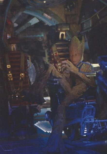 复联3新剧照信息量大:雷神受伤美队表情凝重,