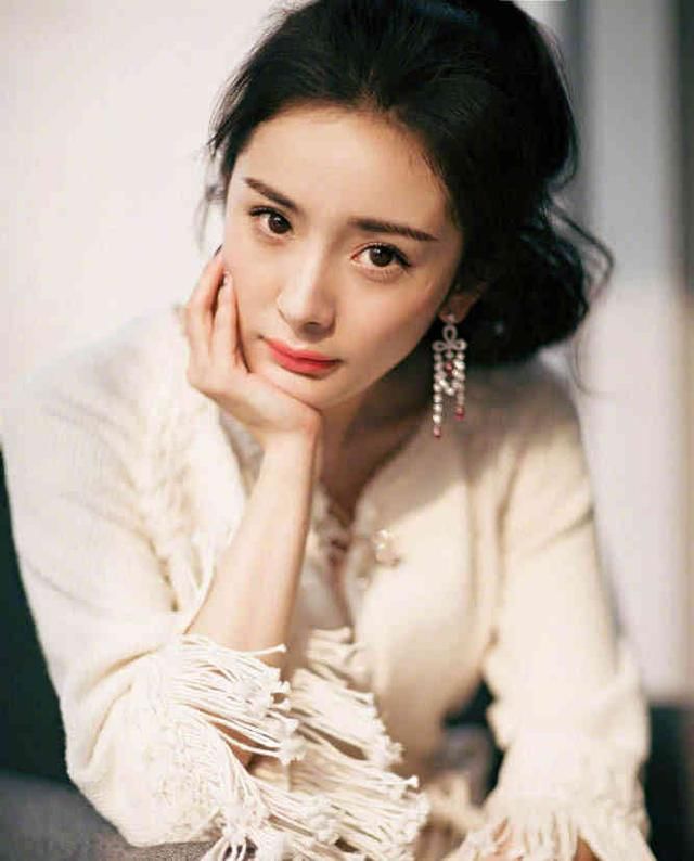 杨幂旗下又一艺人解约,直言公司不给资源