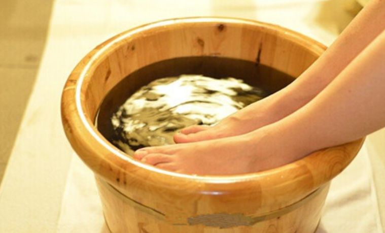 纤人迷更名纤亿堂:三伏天泡脚可去湿气