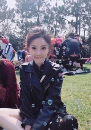 会计私吞公款打赏女主播,网红女主播冯提莫旧