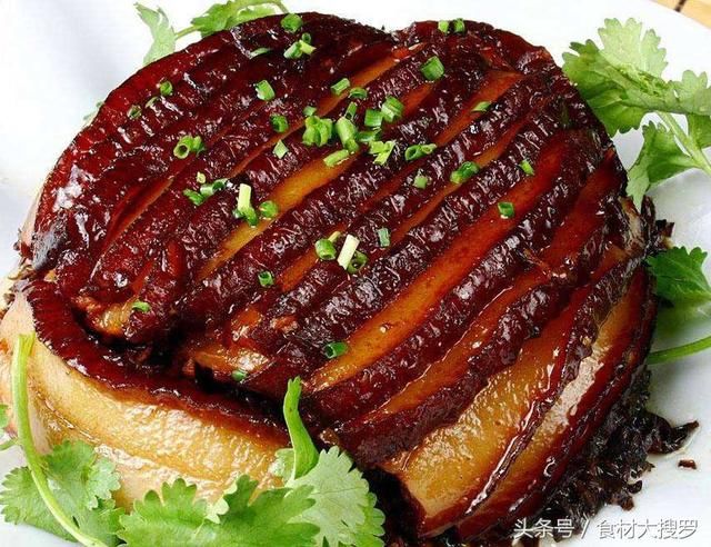 怎么做扣肉和红烧肉才能让肉不柴不腻?70岁老