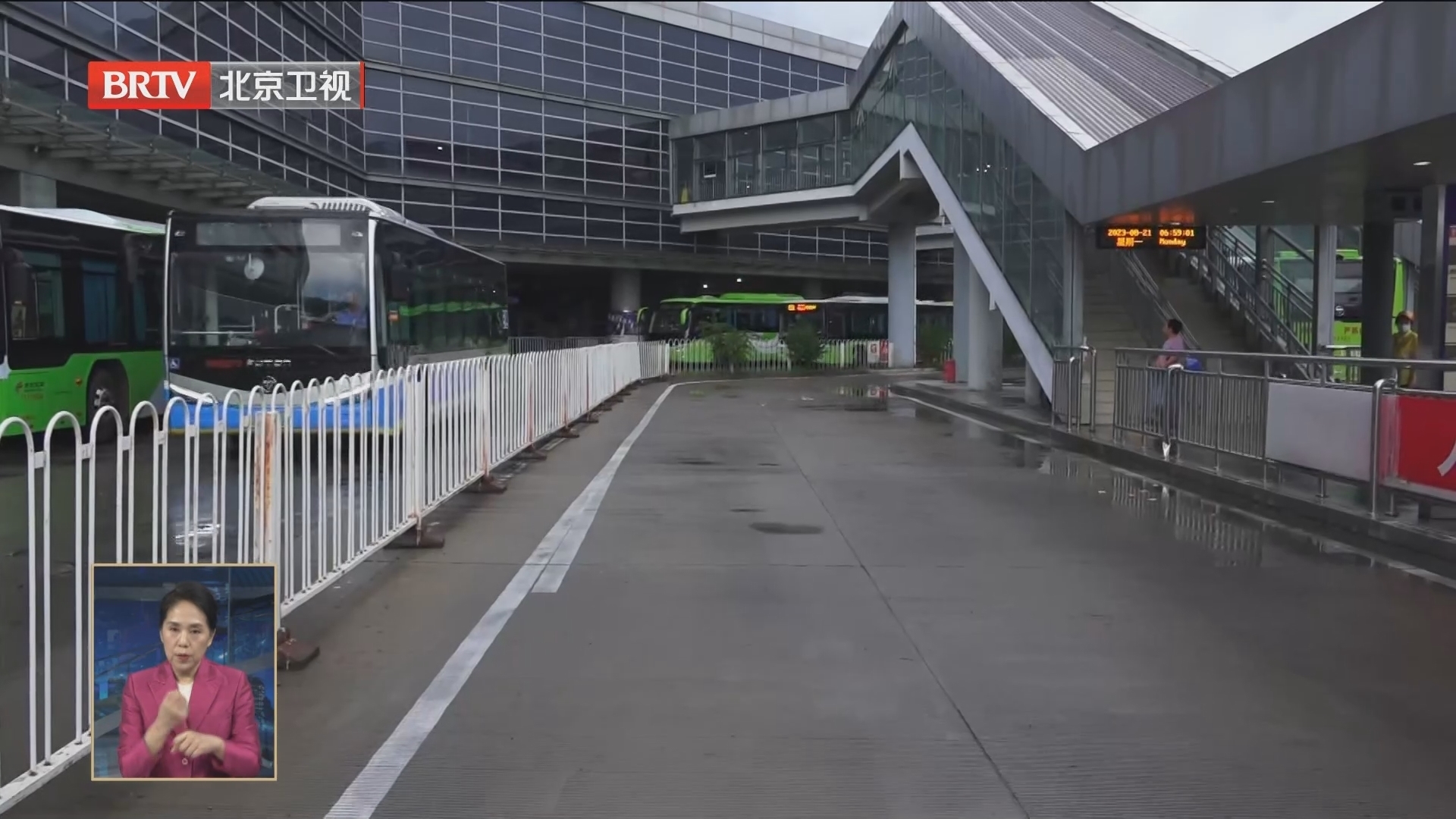 公交地铁积极准备应对周五晚高峰