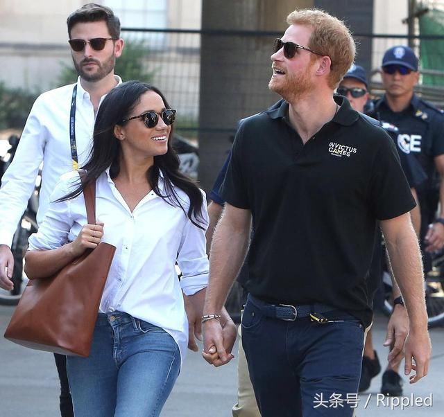 梅根:你们叫我当代灰姑娘,哈里王子:但你看我时