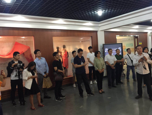 【喜迎十九大·文脉颂中华】“绣”在纺大 “美”在荆楚 【喜迎十九大·文脉颂中华】“绣”在纺大 “美”在荆楚