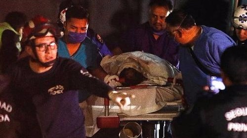 墨西哥输油管道爆炸已致76死 找到生还者可能较小 墨西哥输油管道爆炸已致76死 找到生还者可能较小