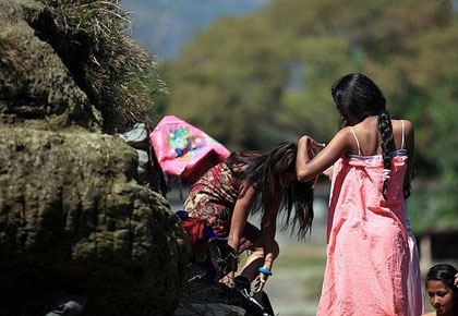 神圣的沐浴水，这份大自然的馈赠，在世界各种文化中，都被赋予了圣洁的意义。跟西藏相比，尼泊尔的水资源简直太丰富了，有天壤之别。