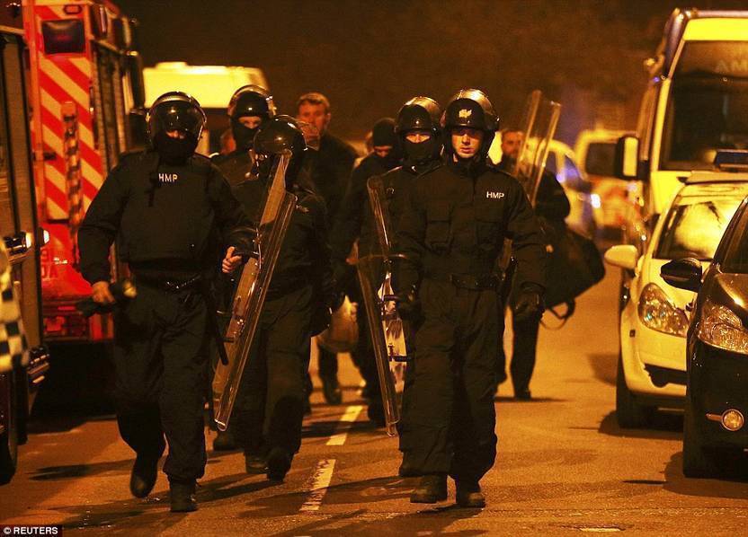 英国伯明翰监狱600囚犯发生暴动