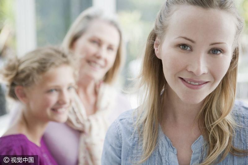 父母把全部财产留给儿子,生病后向女儿索要赡