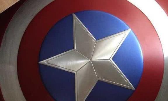 振金制成的盾牌,连雷神之锤都顶得住,为何黑豹