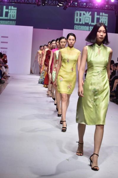 2018年金木水火土旗袍秀在沪举行