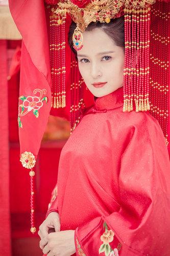 肖茵《火线孤城》杀青 首曝婚服惊艳剧照