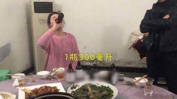 重庆现女酒神,巅峰状态一次喝24瓶不打嗝,去年
