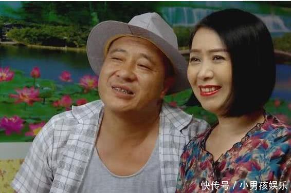 人靠衣装,赵四的老婆戏里土气,戏外时尚十足