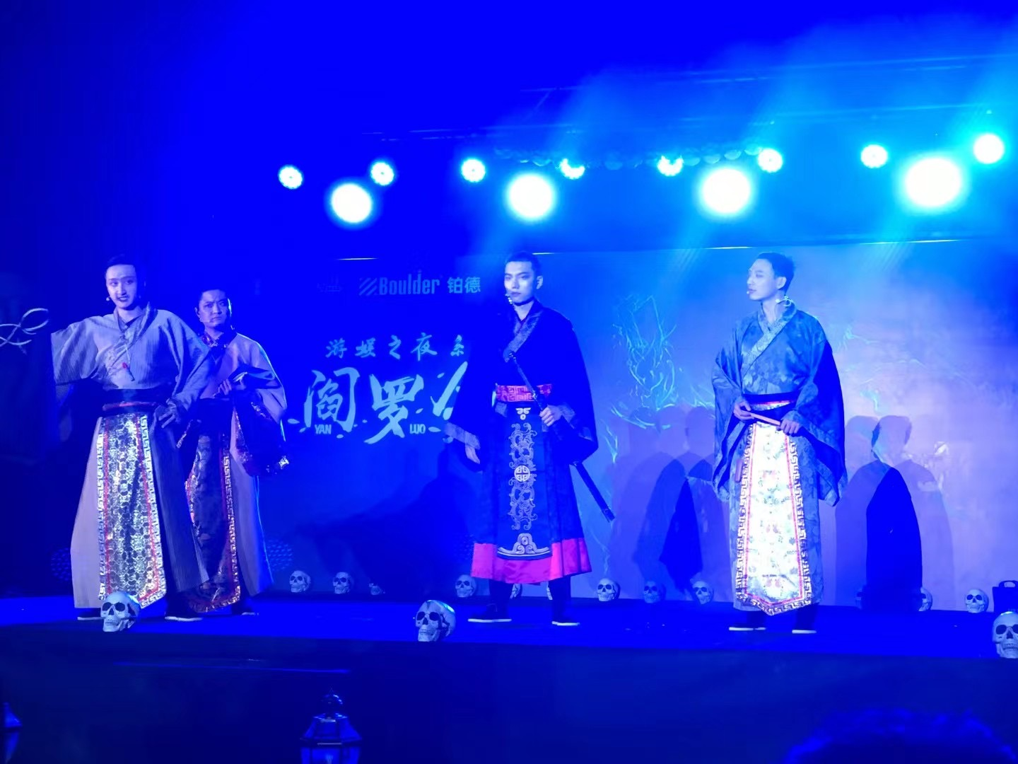 夏日情侣最佳娱乐方式,带他去游娱之夜玩一场阎罗令! 夏日情侣最佳娱乐方式,带他去游娱之夜玩一场阎罗令!