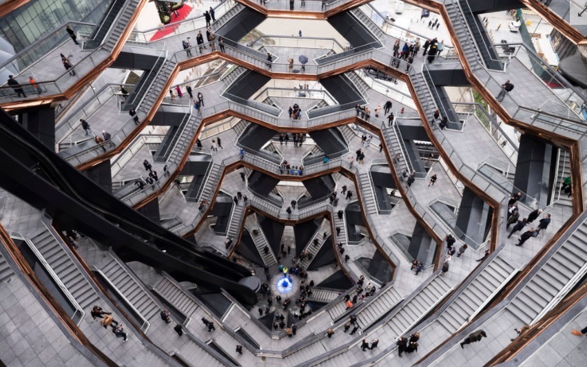据悉，这一可以与人互动的建筑楼来自英国鬼才设计师Thomas Heatherwick，号称将要成为“纽约的埃菲尔铁塔”，人们可以通过攀爬、探索、远眺感受这座建筑的魅力