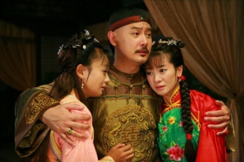 《还珠格格新版》 乾隆 （邱心志）小燕子的衣服比皇阿玛的表情更亮。