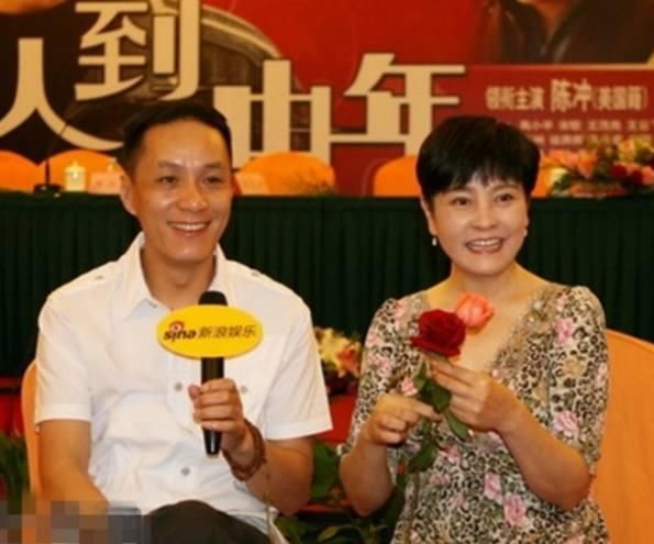 55岁冯远征近照,相差8岁姐弟恋幸福,自曝26年