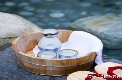 中国游客去日本旅游泡温泉,到了一看太尴尬了