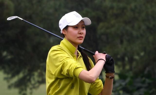 排球女神36岁还单身,曾被姚明拒绝,穿高跟鞋吓