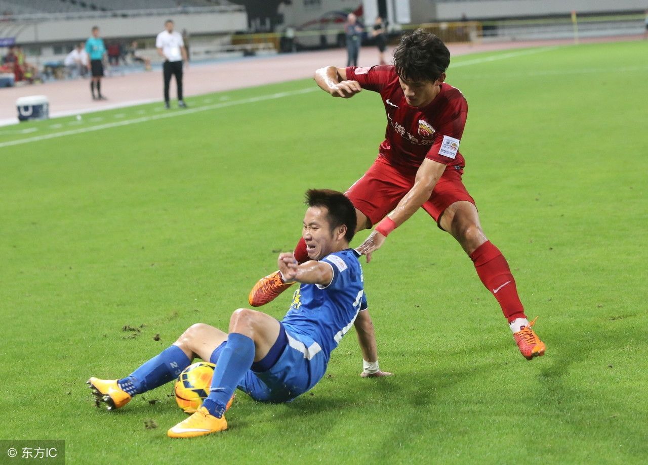 论梅西世界级停球射门VS国脚停球5米远,不!8