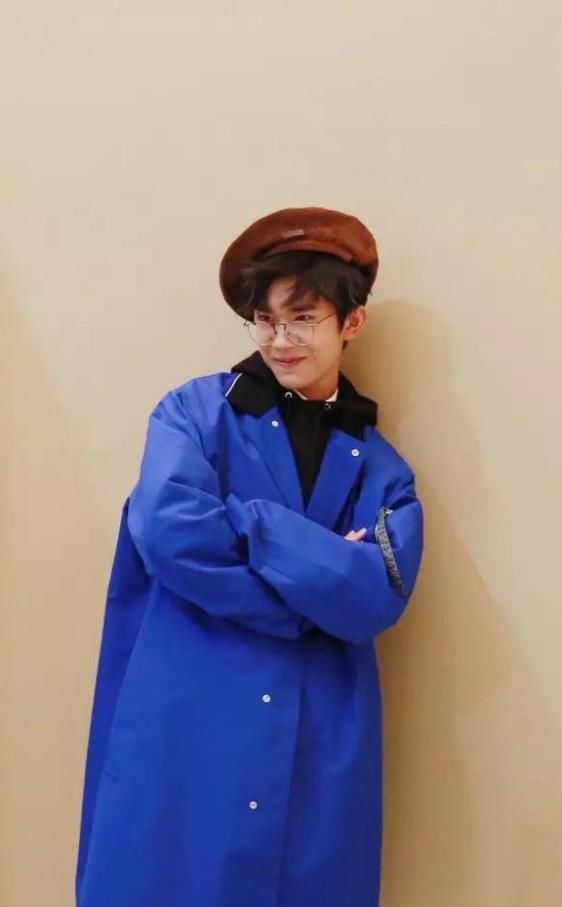 关晓彤成男星身高测谎仪,易烊千玺与她同框都