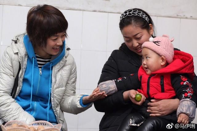 马伊璃走进恩施探访贫困家庭和大病儿童,给学