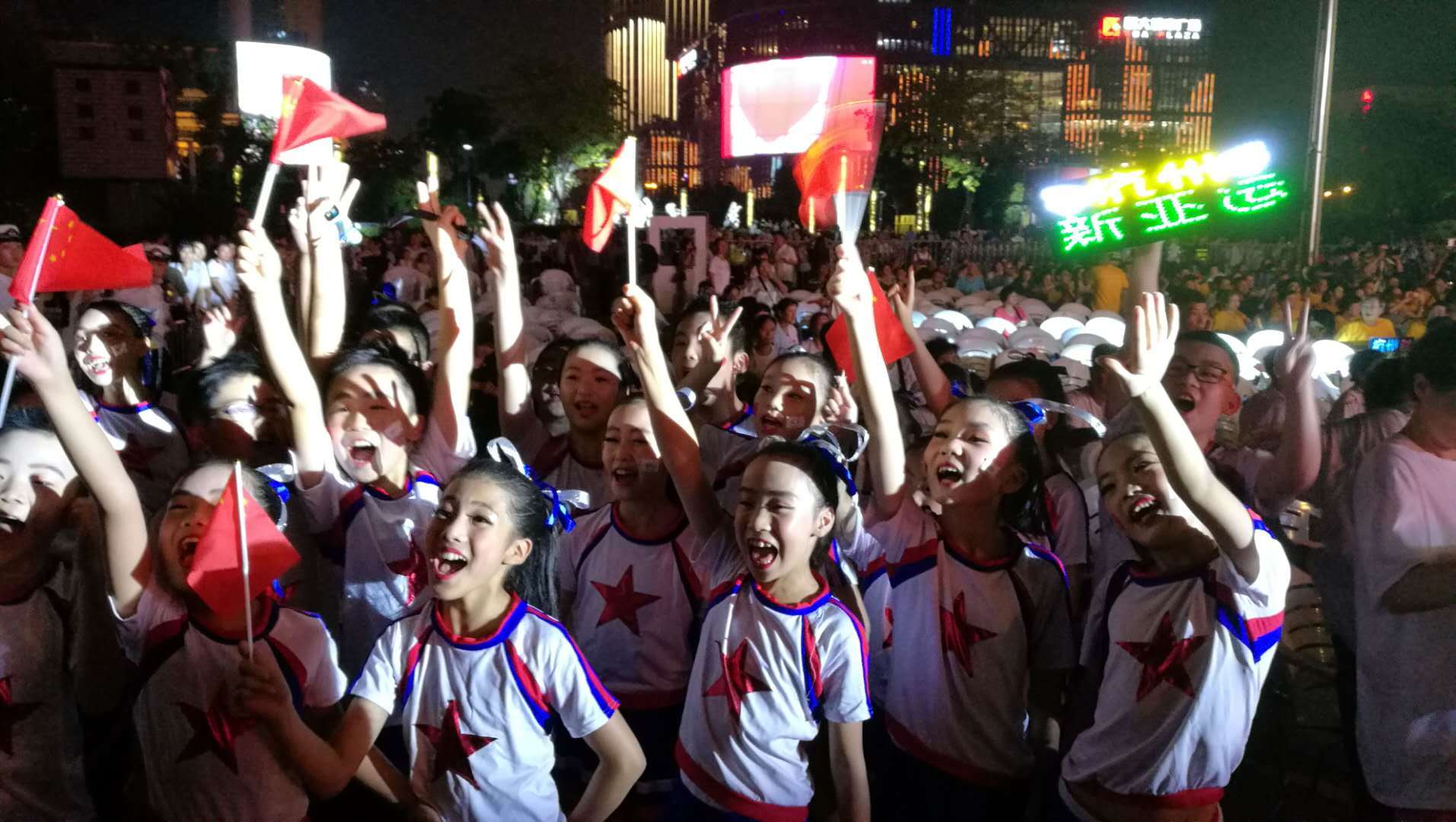 从武林广场到钱江世纪城奥体中心,昨夜全城纵