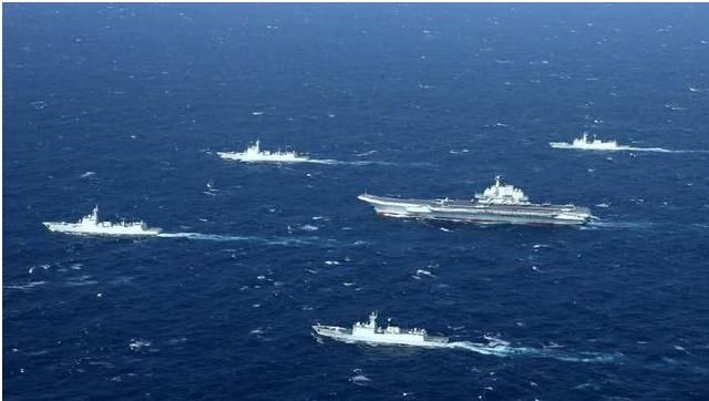 辽宁舰率40艘军舰亮相南海震撼世界 美媒质问