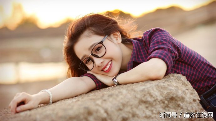 婚姻迟缓，桃花不旺，适合从事偏门行业的八字