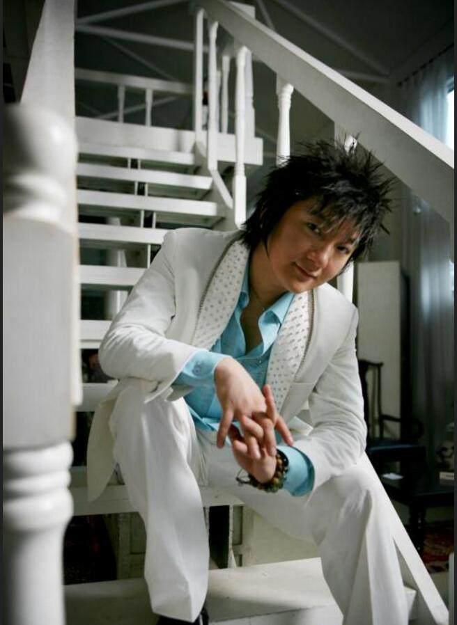 孙楠亲兄弟杨臣刚全款买了辆高铁!旗下众多