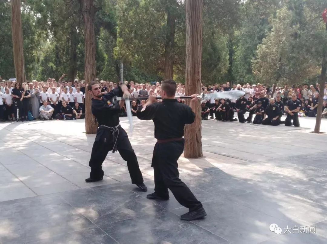 日,少林寺方丈释永信因何接见200余名美国人?