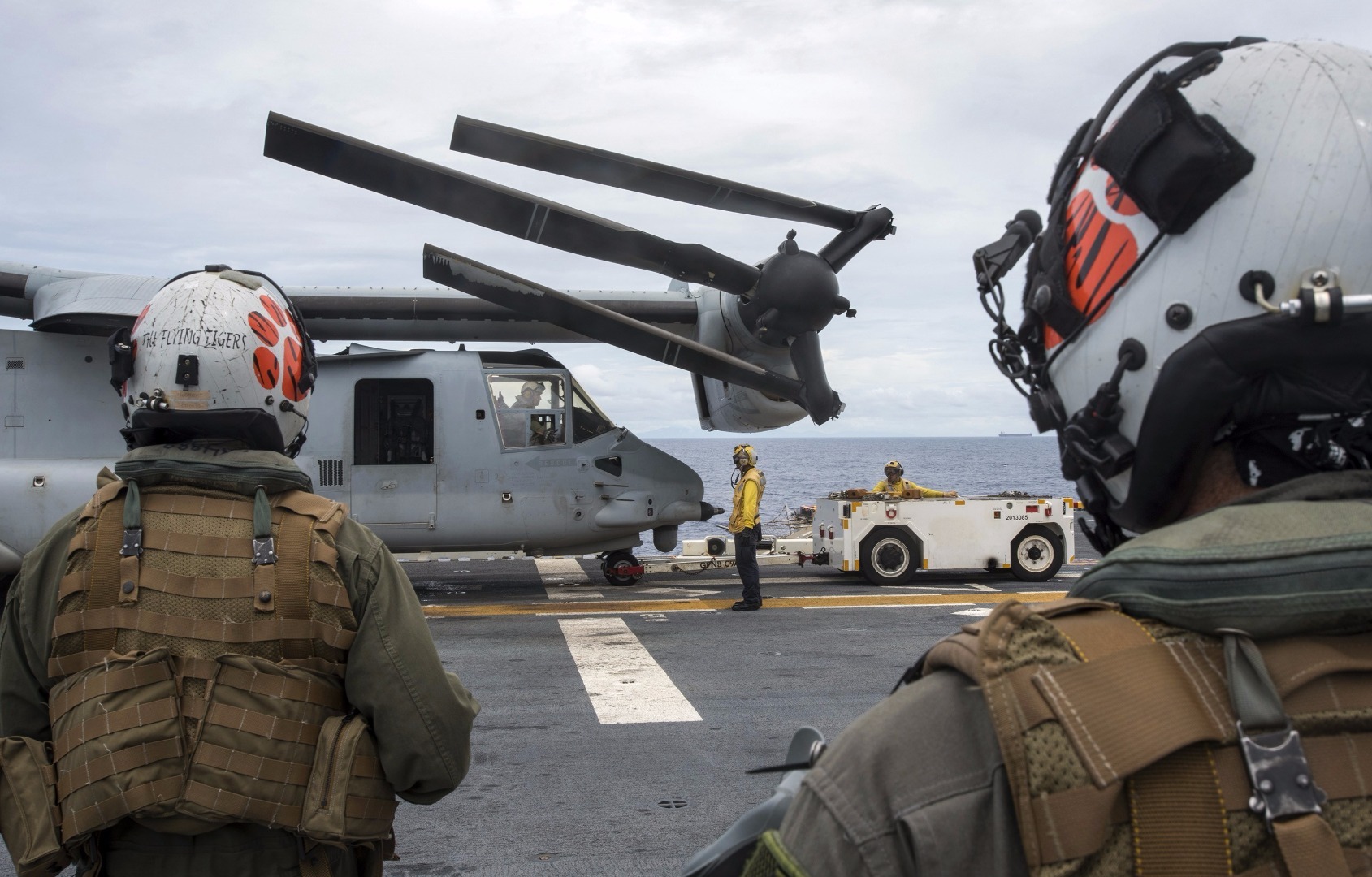 10月3日至6日，美国海军黄蜂级两栖攻击舰“好人理查德”号(LHD 6)、圣安东尼奥级两栖船坞运输舰“格林湾”号（LPD-20）多艘伯克级驱逐舰和补给舰组成的庞大战舰群进入南海展开训练。