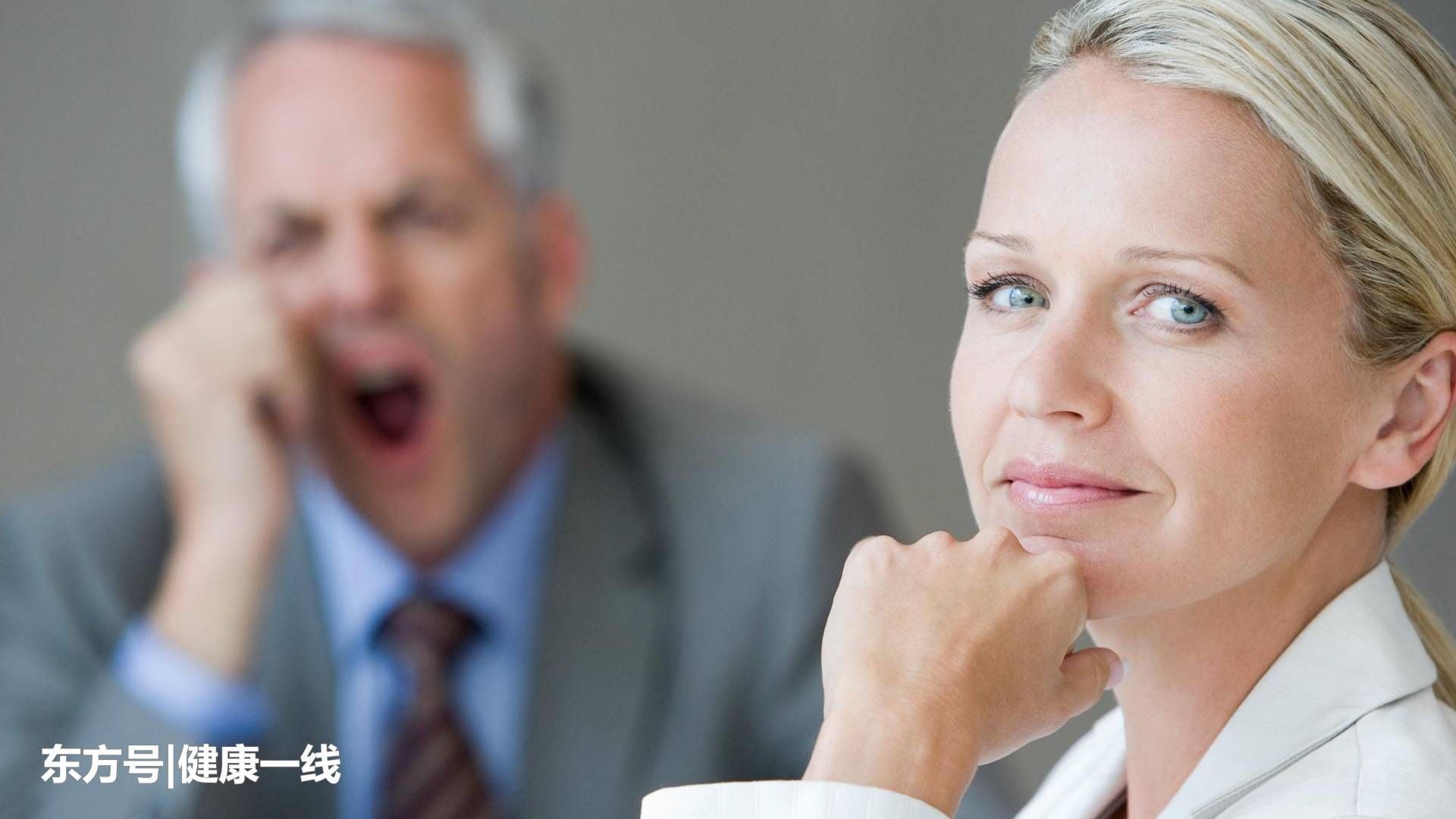 别人打哈欠,也会跟着打哈欠,不被传染的可能是