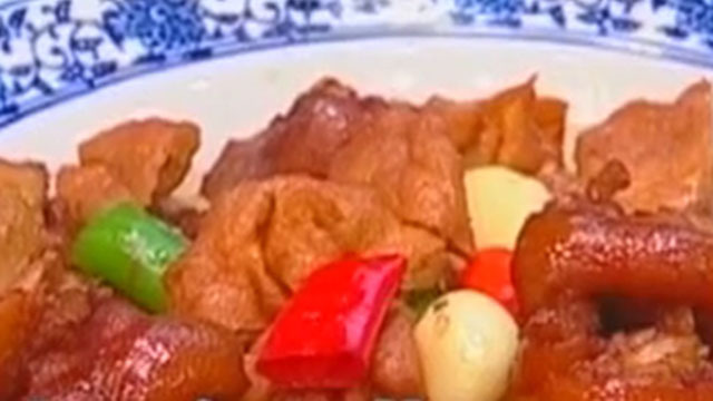 油豆腐烧猪手 鲜香可口软烂入味 油豆腐烧猪手 鲜香可口软烂入味