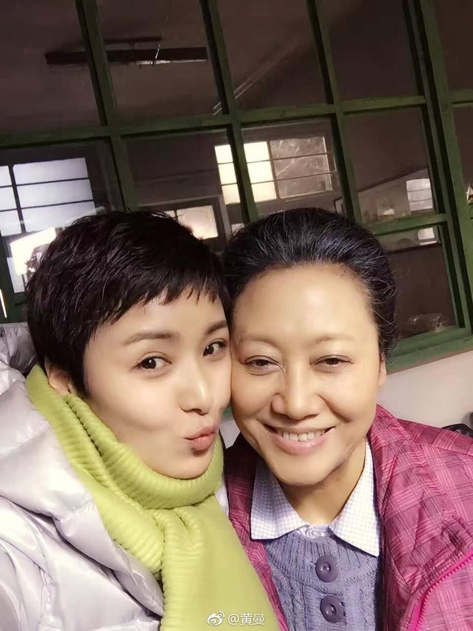 她曾打败张一山薛之谦,搭档靳东周一围,常是女