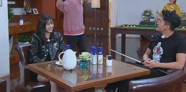 《奔跑吧》陈赫一人饰演了两个角色,杨颖在节