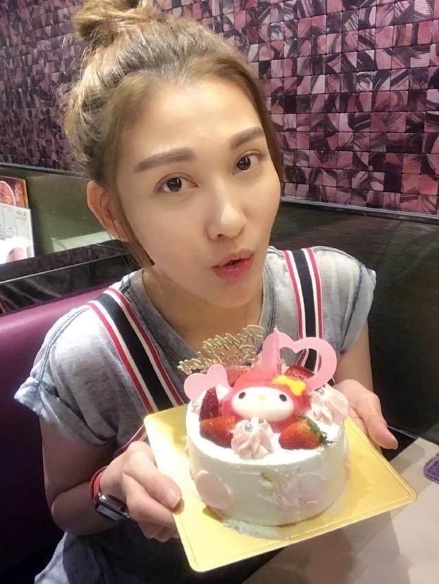 曾是同父异母的姐妹,一个演坏女人成名,一个