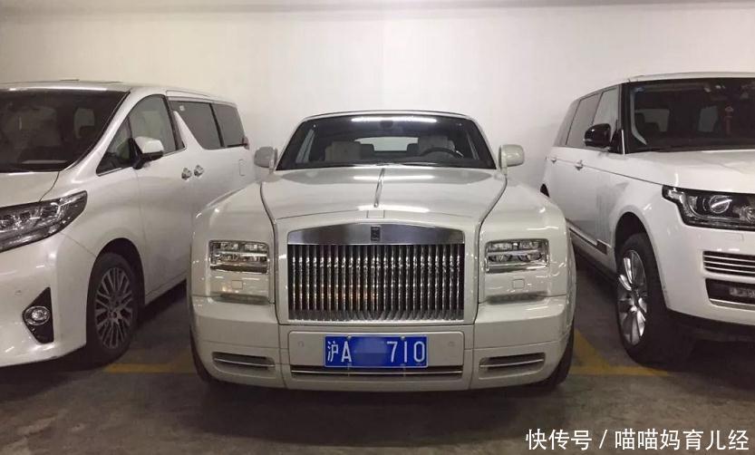 地下停车场看见一辆劳斯莱斯,看到旁边的埃尔