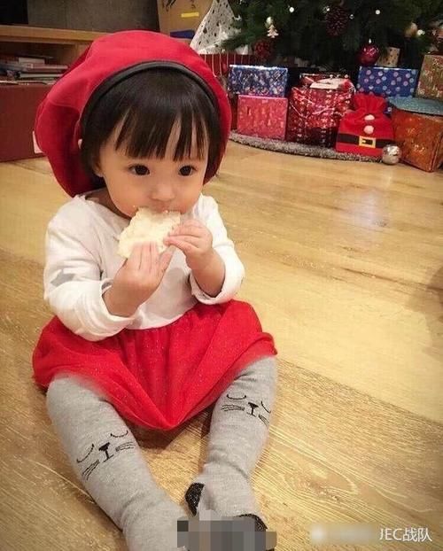 金泰熙Rain女儿首曝光,长相让人一言难尽!网友