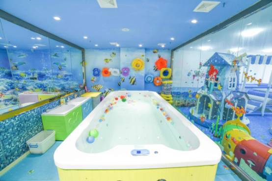 爱亲母婴加盟店为妈妈们推荐最放心的婴儿游泳
