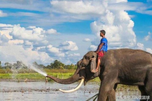 35岁拳王播求曝近照,出生贫穷曾打服一龙,拥中国美女粉丝无数 35岁拳王播求曝近照,出生贫穷曾打服一龙,拥中国美女粉丝无数