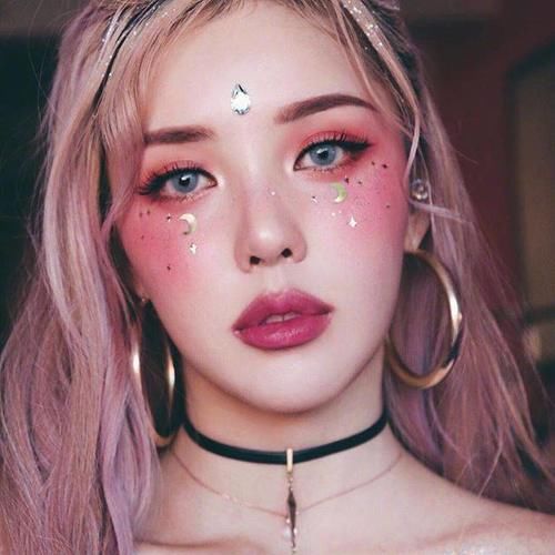 烟熏醉酒妆什么的已经不够看了,戚薇阚清子挑