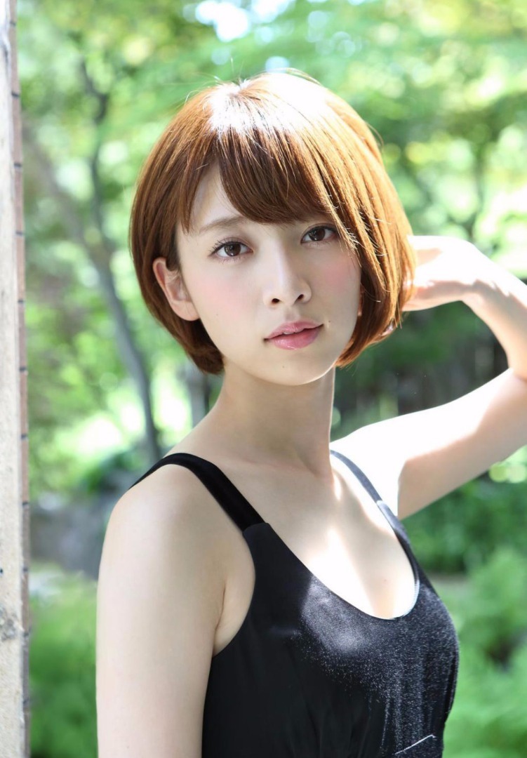 日本女星桥本奈奈未海量私照流出。