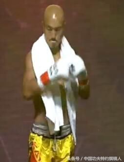 一龙被杀玉狼秒KO,一龙姐姐嚎啕大哭,拳迷拥抱