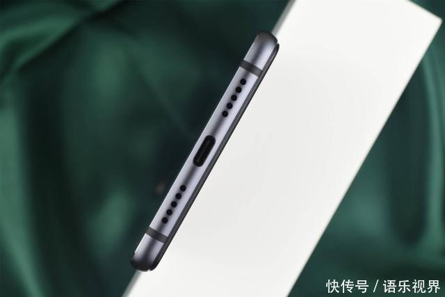 小米8 SE上手测评,性能续航都不错,手感比肩华