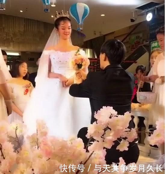 全网最不被祝福婚礼!男方无人参加,看到新娘