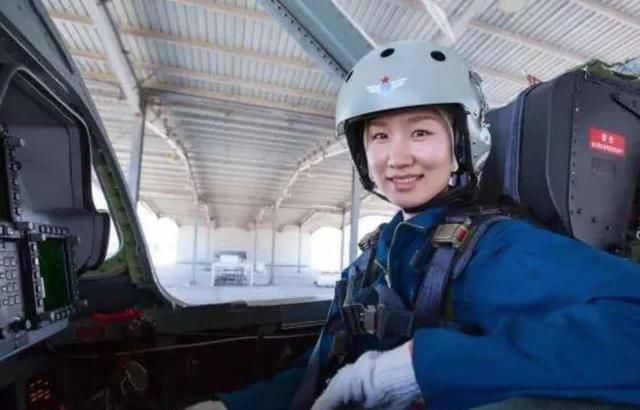 空军飞行员多少岁退休?待遇惊呆了