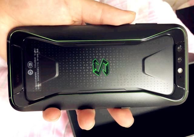 难得抢到小米黑鲨手机,体验了几天,发现了这些